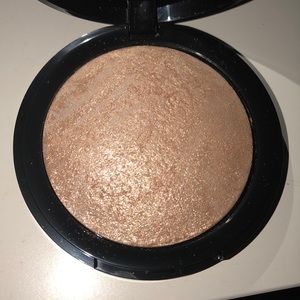 Mally highlighter powder Glowing Goddess